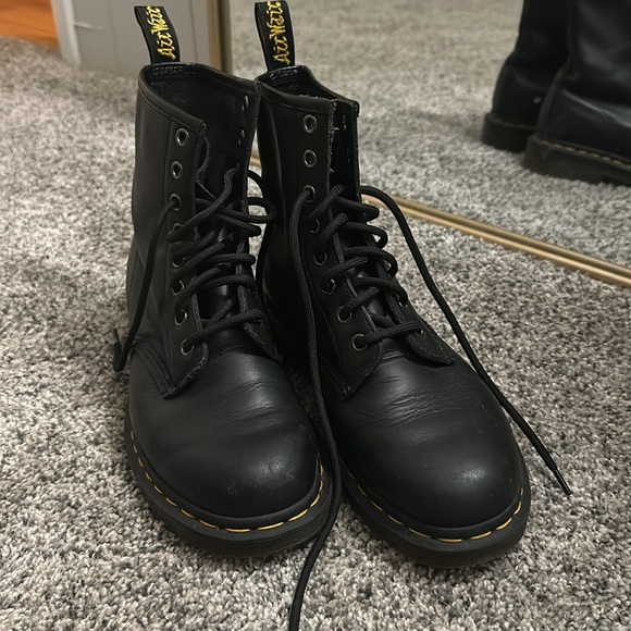 1460 WOMEN'S SMOOTH LEATHER LACE UP BOOTS - Picture 2 of 8